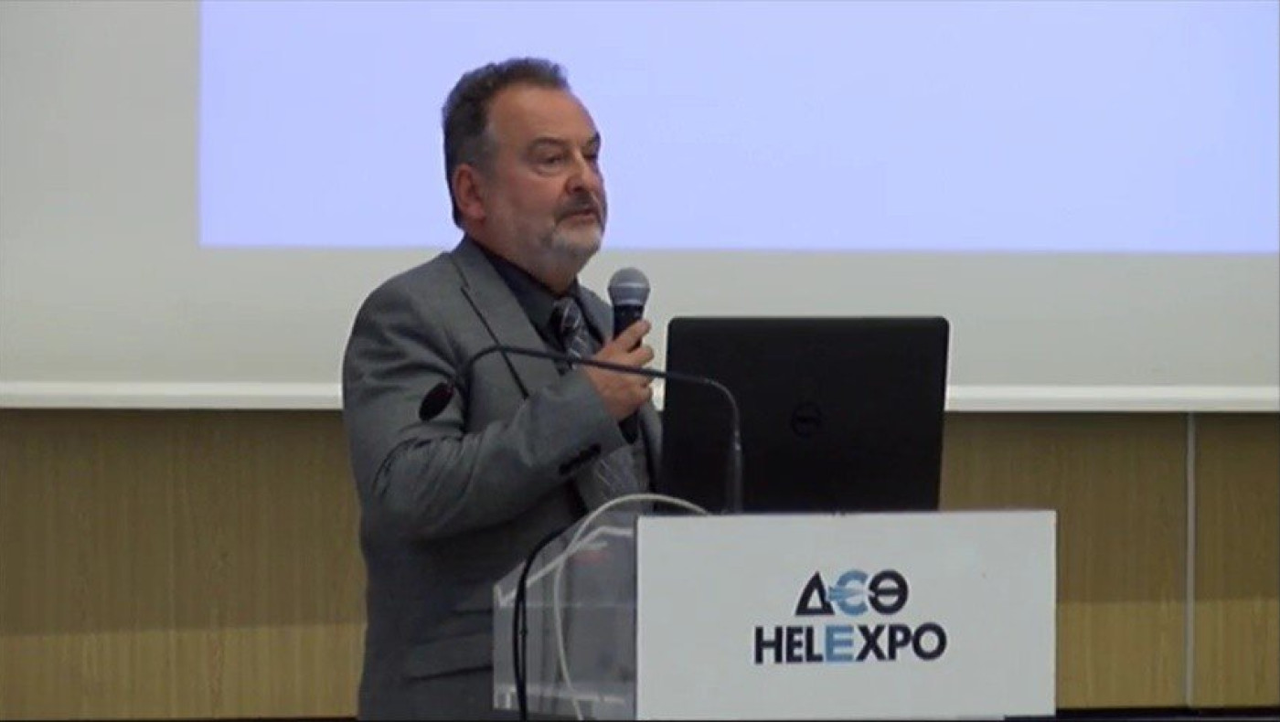 Κιουμής: «Είναι δυνατόν να μην αγκαλιάζονται οι οπαδοί στις κερκίδες;»