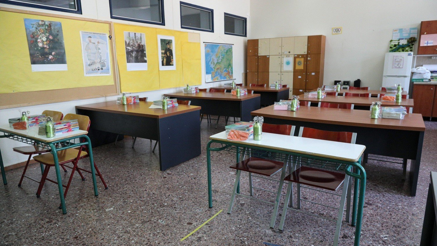 Γονείς πήγαν με τα παιδιά τους στα σχολεία και αρνήθηκαν να βάλουν μάσκα