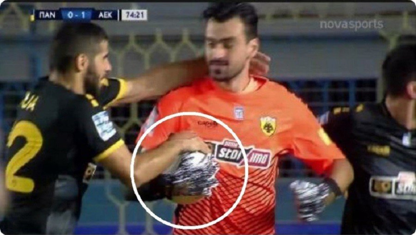 Ο Ζαχαριάδης δεν είδε το χέρι του Ινσούα αλλά η ΑΕΚ έχει... παράπονα