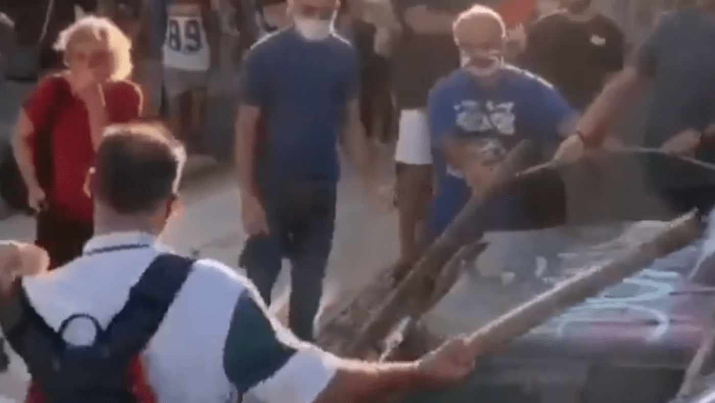 Γονείς προσπάθησαν να σπάσουν κατάληψη και κατηγορούνται για βία