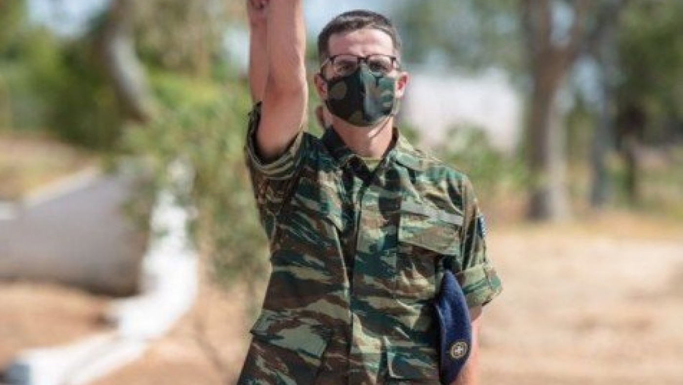 O γιος του Μητσοτάκη ορκίστηκε στην Αλεξανδρούπολη - Συγκινήθηκε ο πρωθυπουργός