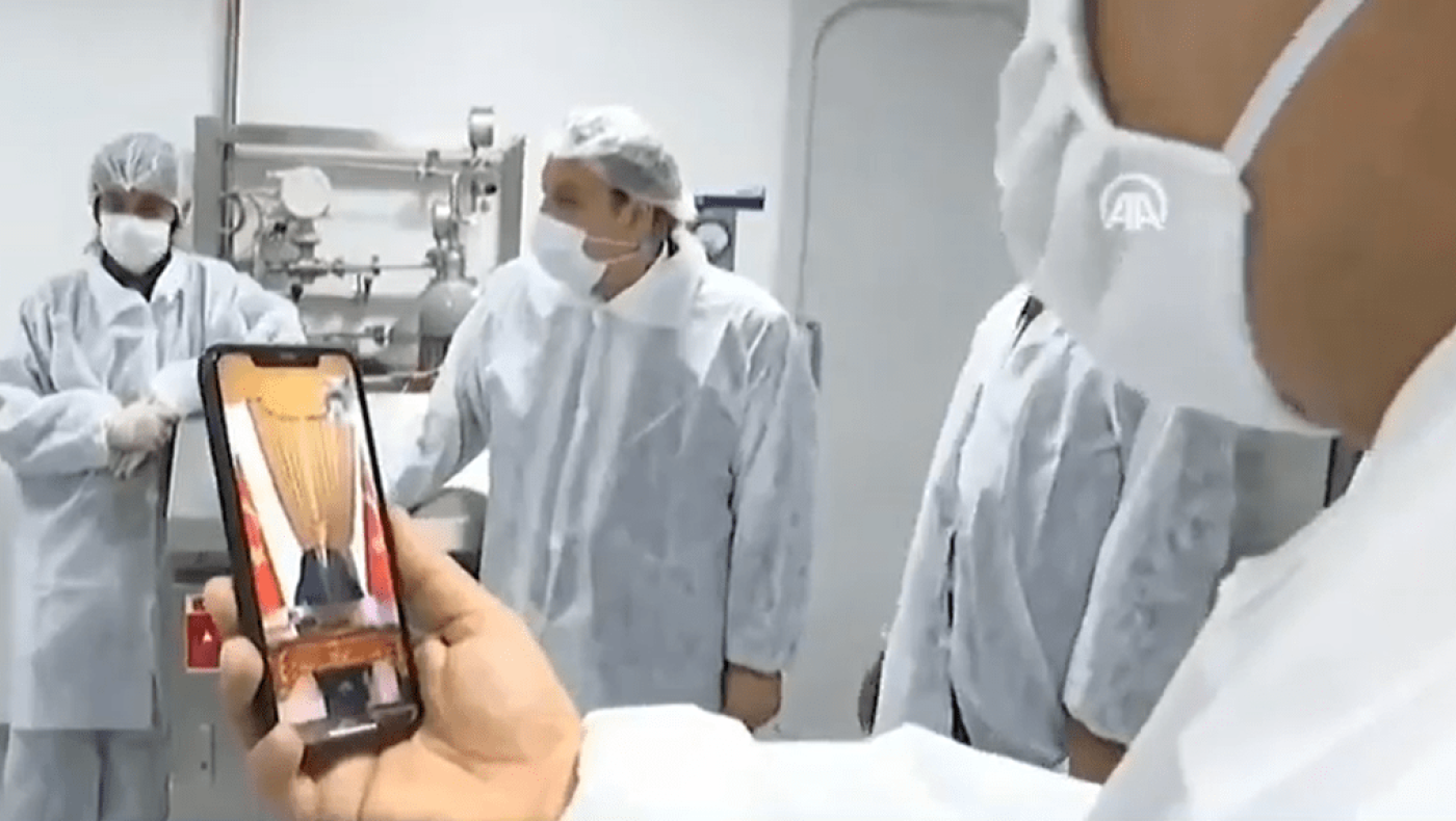 Σόου Ερντογάν στη δοκιμή του τουρκικού εμβολίου