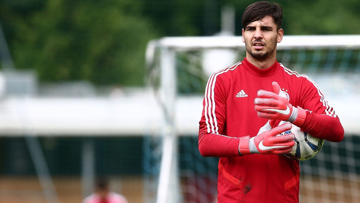 Στα γραφεία του Άρη για τις υπογραφές ο Σιαμπάνης