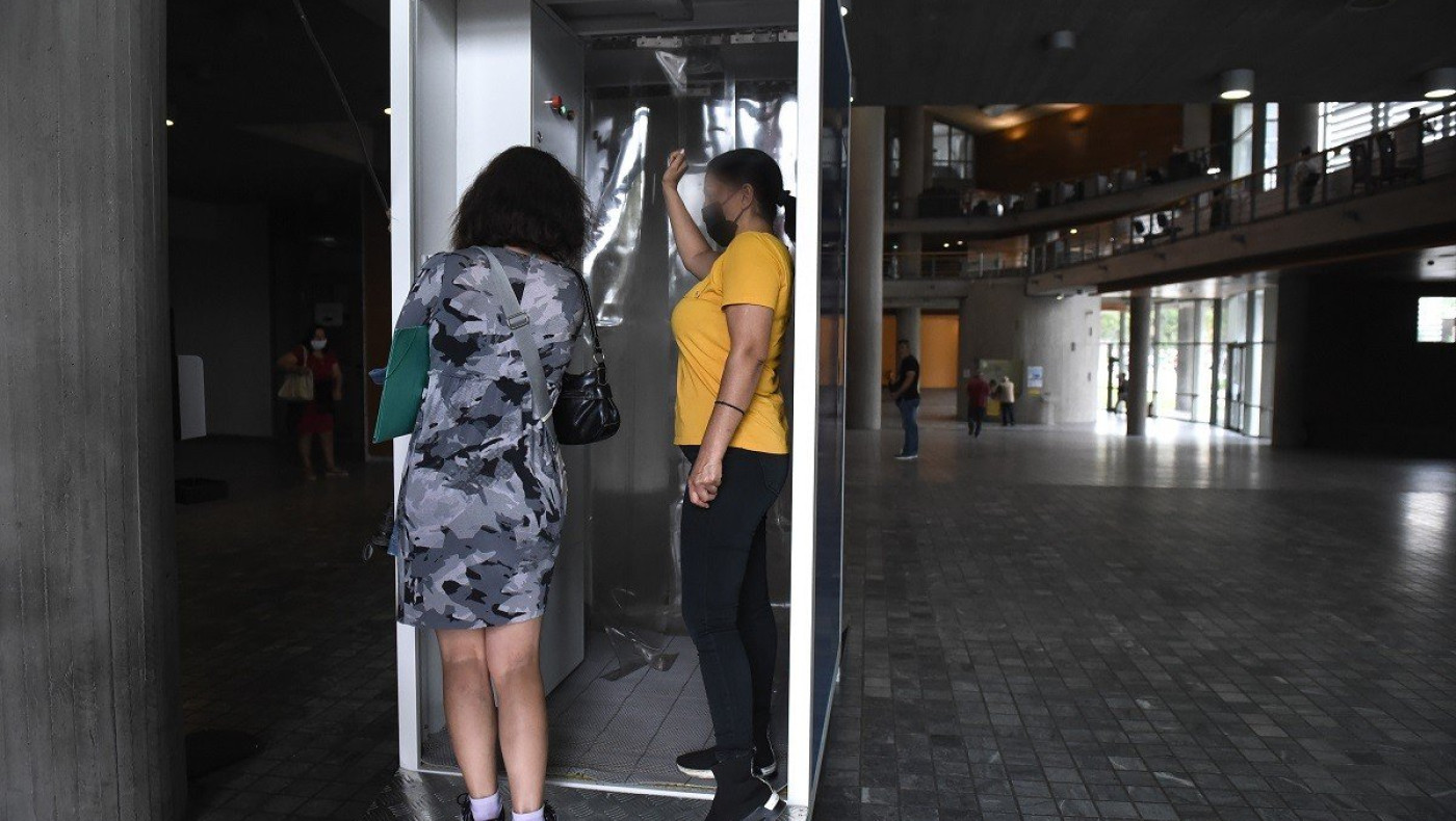 Στο Δημαρχείο Θεσσαλονίκης ο πρώτος θάλαμος αποστείρωσης κορωνοϊού