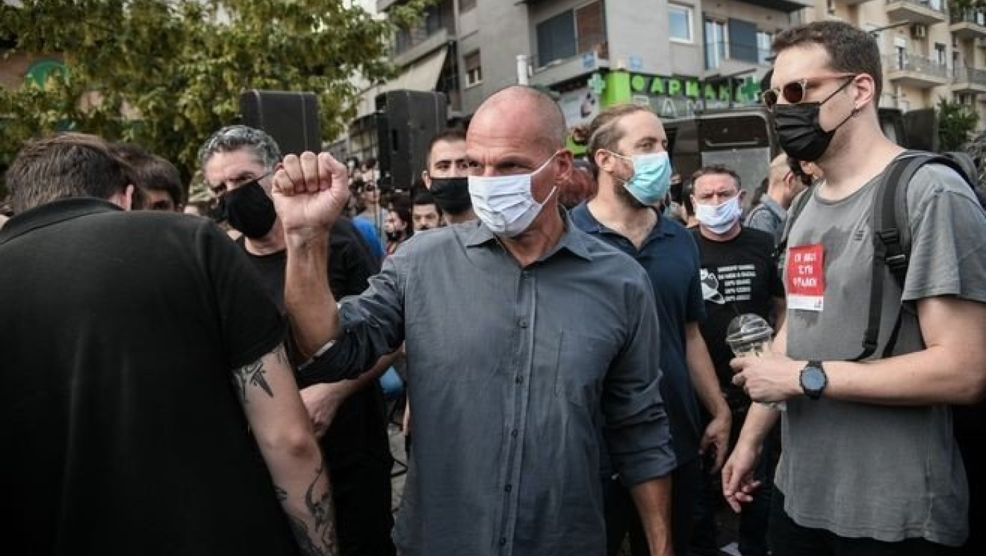 Καταγγελία Βαρουφάκη: «Είμαι βουλευτής» - Αστυνομικός: «Άλλος ένας λόγος να σε γ....»