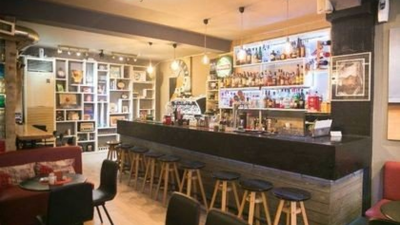 Θεσσαλονίκη: Λουκέτο σε δύο μπαρ στο κέντρο λόγω υπεράριθμων πελατών