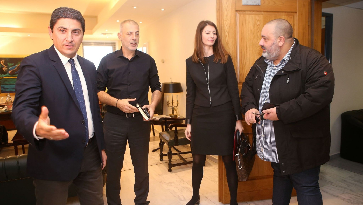 Κύριε Αυγενάκη ποιος είναι το μεγάλο φέσι και γιατί τόσο απροκάλυπτα τον καλύπτετε;