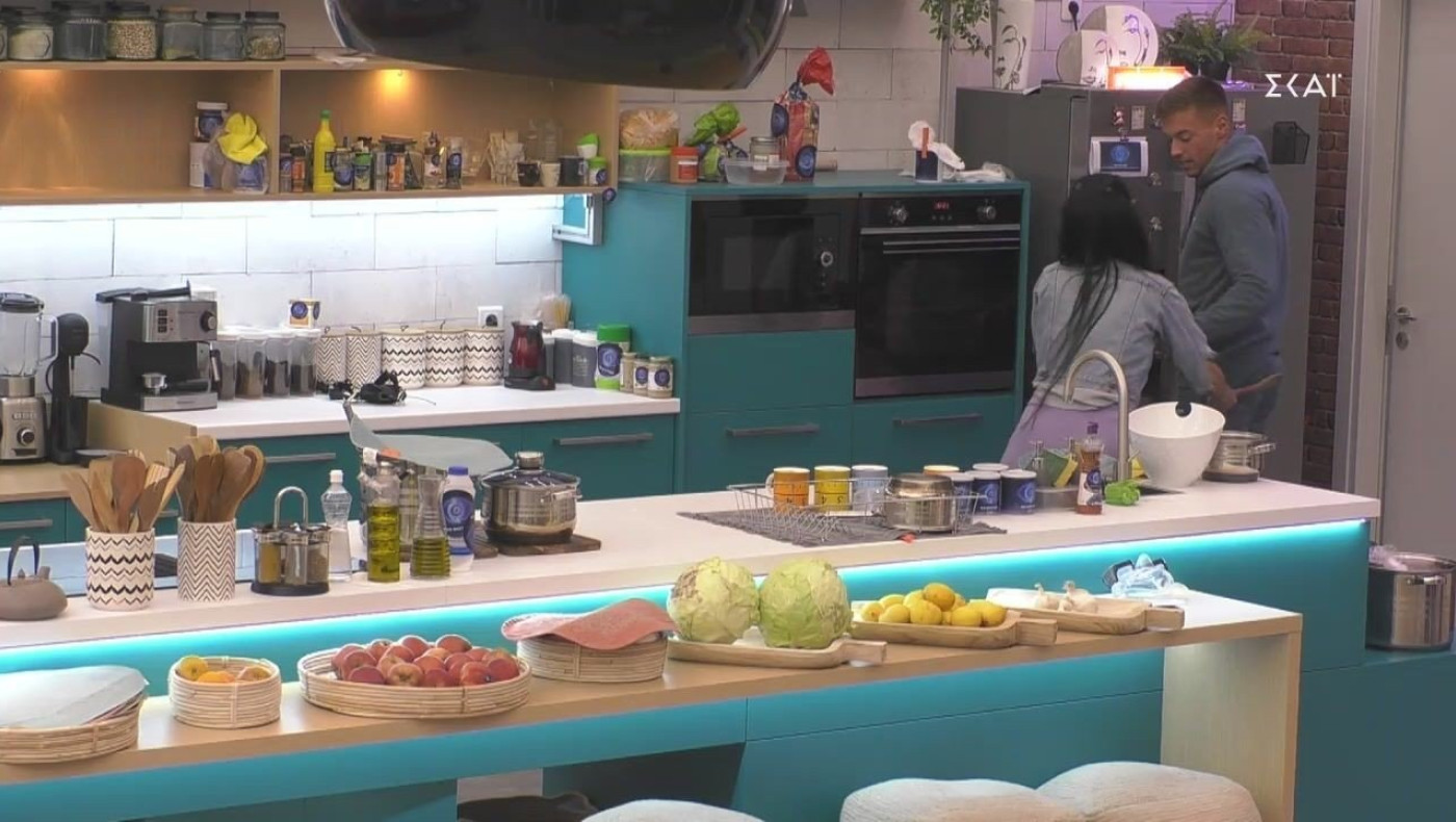 Big Brother: Πειράγματα, ρίψεις γυναικών στην πισίνα και αλεύρωμα