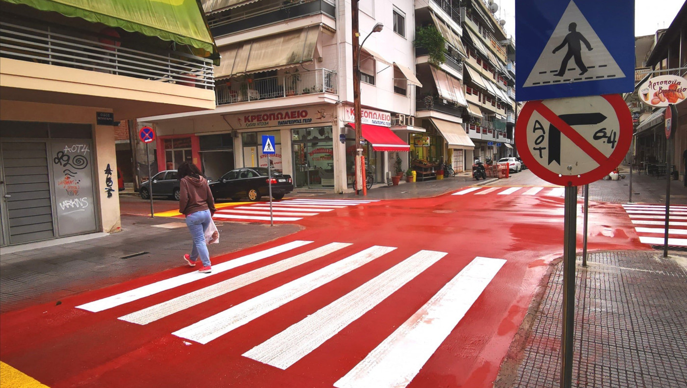 Η πόλη-πρότυπο τα Τρίκαλα καταργεί τα φανάρια φτιάχνοντας ασφαλείς διαβάσεις