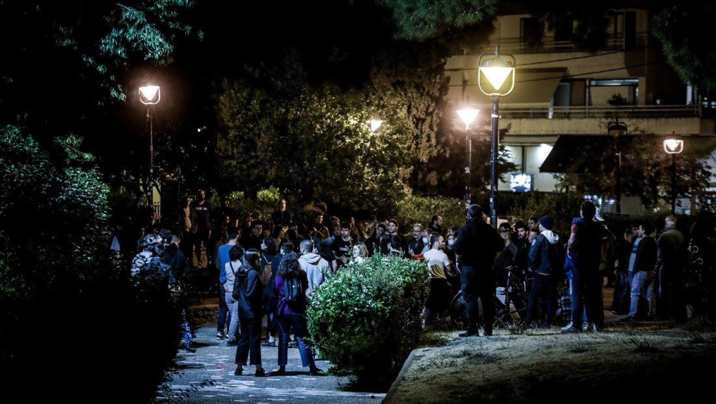 Θεσσαλονίκη: Συνωστισμός και σκουπίδια στην πλατεία Αρχαίας Αγοράς