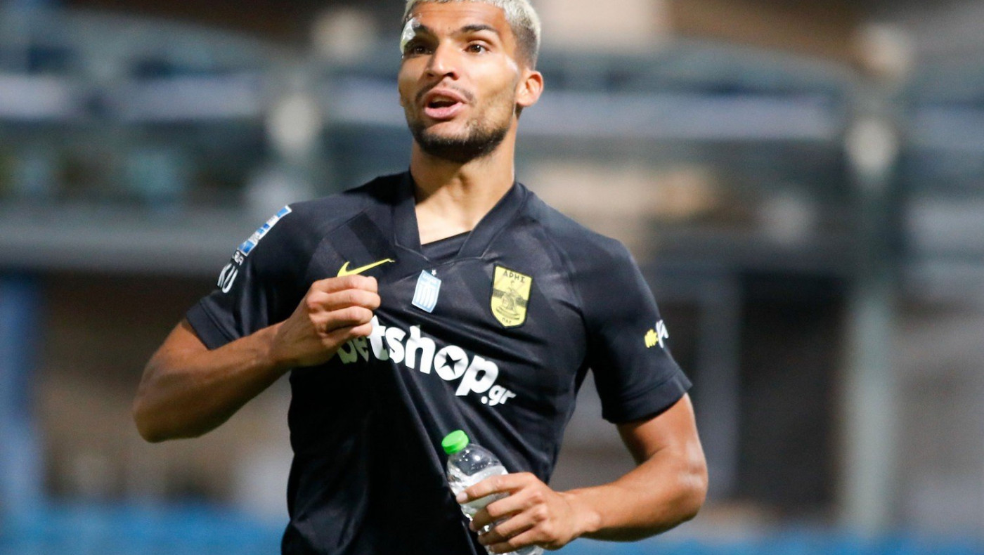 Τα τρία δάχτυλα του Ροζ στους «Ζωσιμάδες»