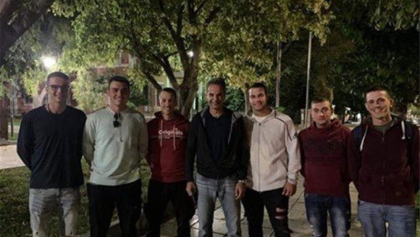 Είδε τον γιο του στο στρατόπεδο ο Μητσοτάκης: «Εδώ θα τελειώσει τη θητεία του!»