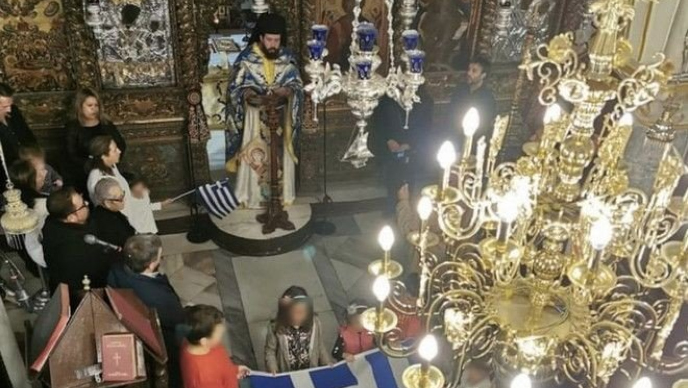 Κανένας με μάσκα στη λειτουργία σε ναό της Μυκόνου