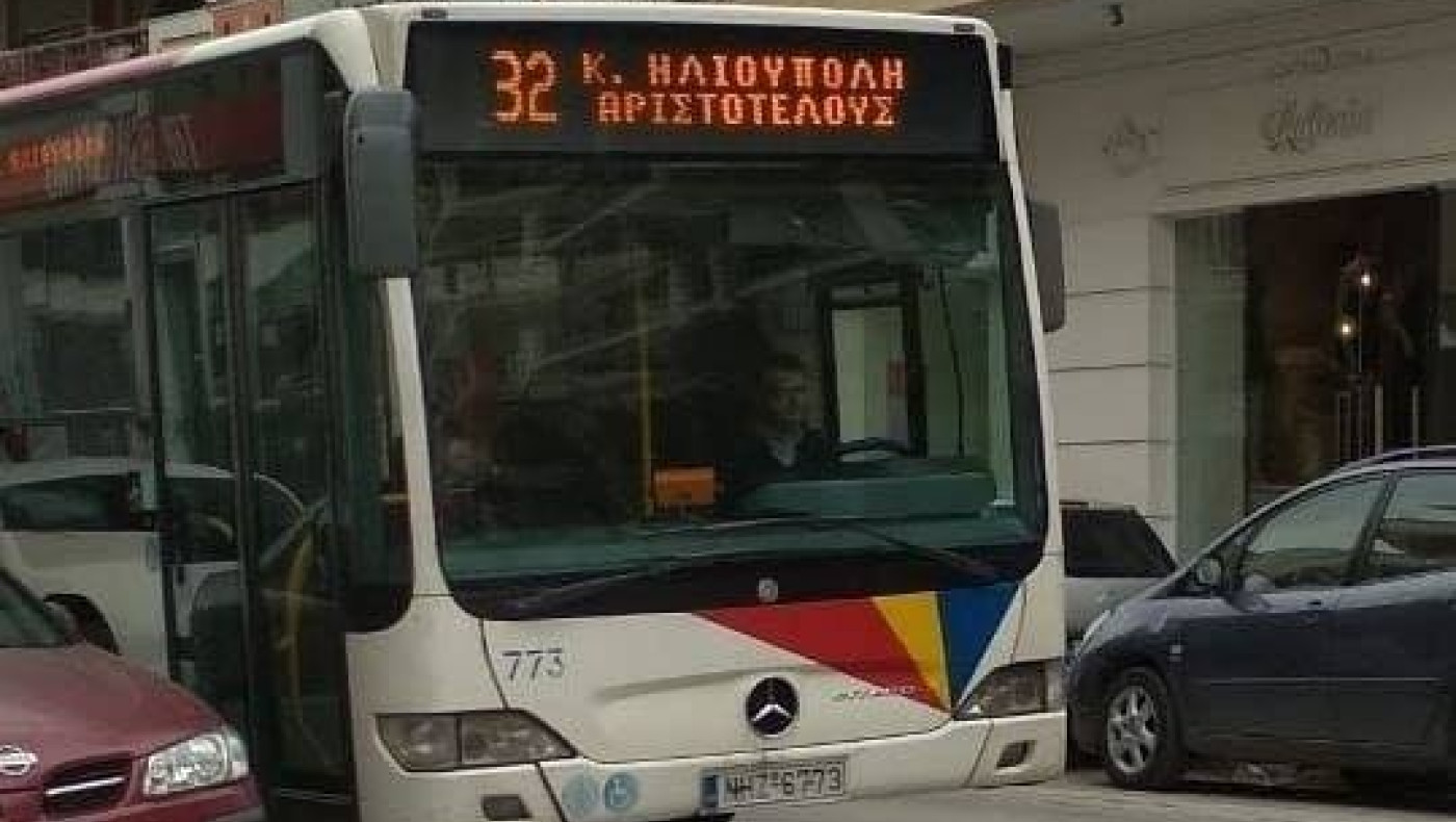 Δύο λεωφορεία του ΟΑΣΘ συγκρούστηκαν, τραυματίστηκε μία γυναίκα