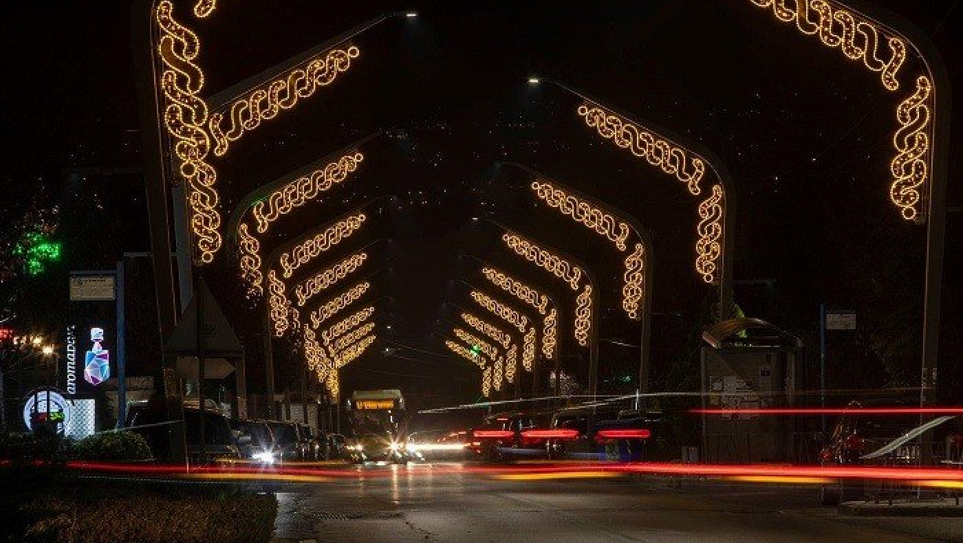 Νωρίτερα άναψε ο εορταστικός  διάκοσμος στο δήμο Νεάπολης-Συκεών