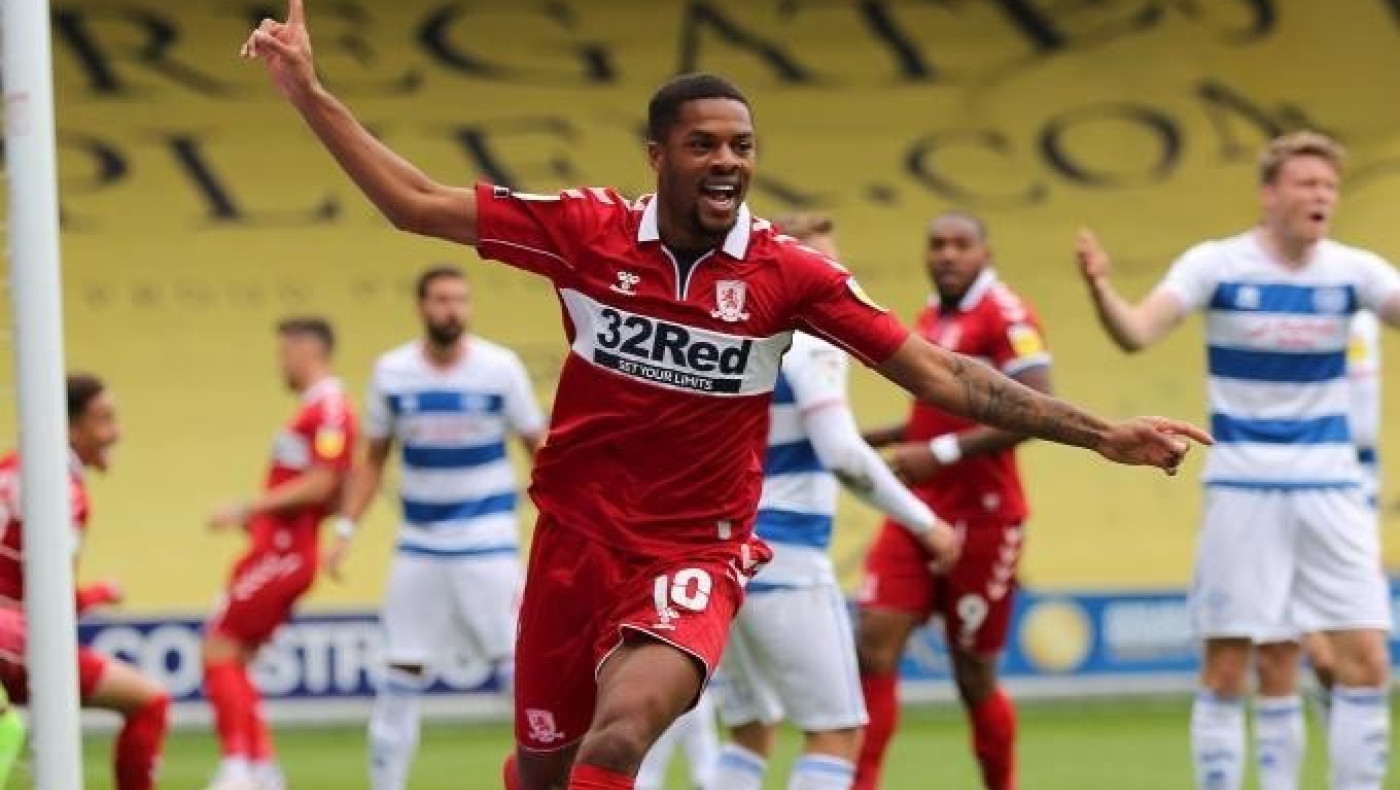 Ευχές του Άκπομ με μπλούζα Αντετοκούνμπο