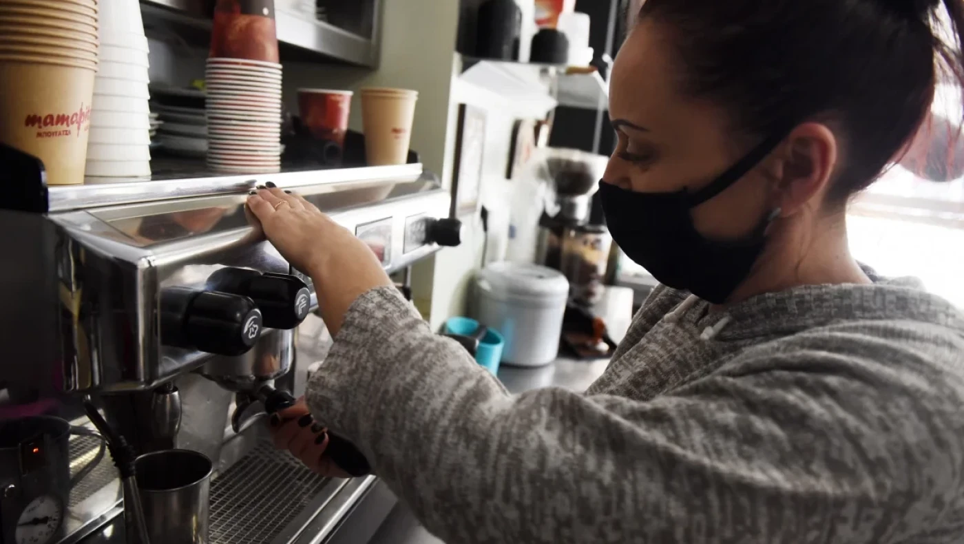 Take away και ντελίβερι: Τι ισχύει για την πώληση αλκοόλ