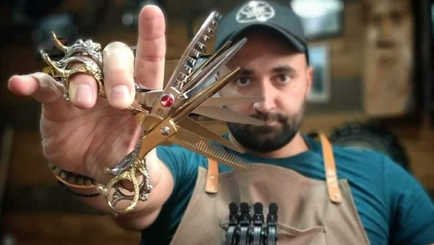 Νάουσα: Αυτός είναι ο κομμωτής που το τερμάτισε!