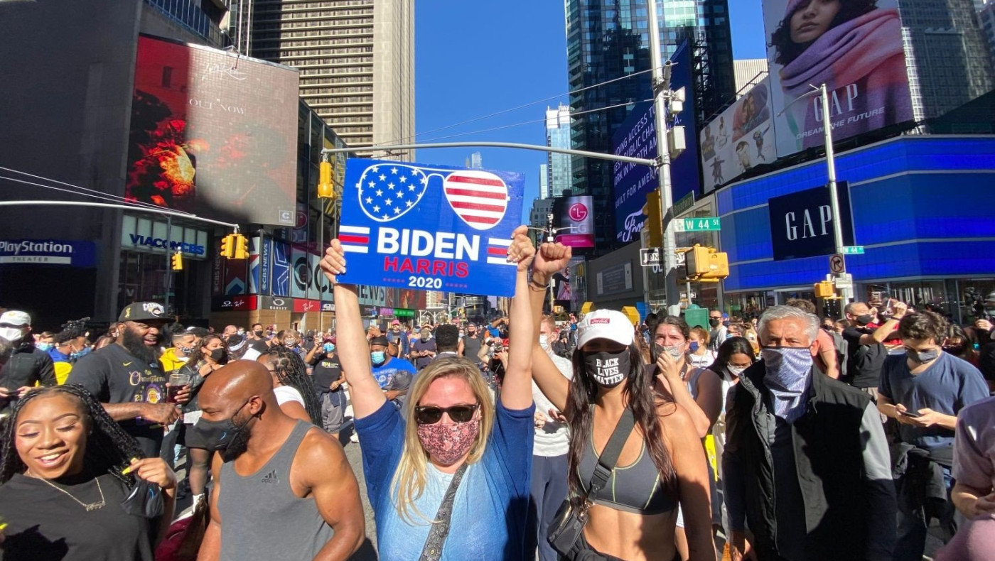 ΗΠΑ: Ντελίριο για τη νίκη από τους οπαδούς του Μπάιντεν!