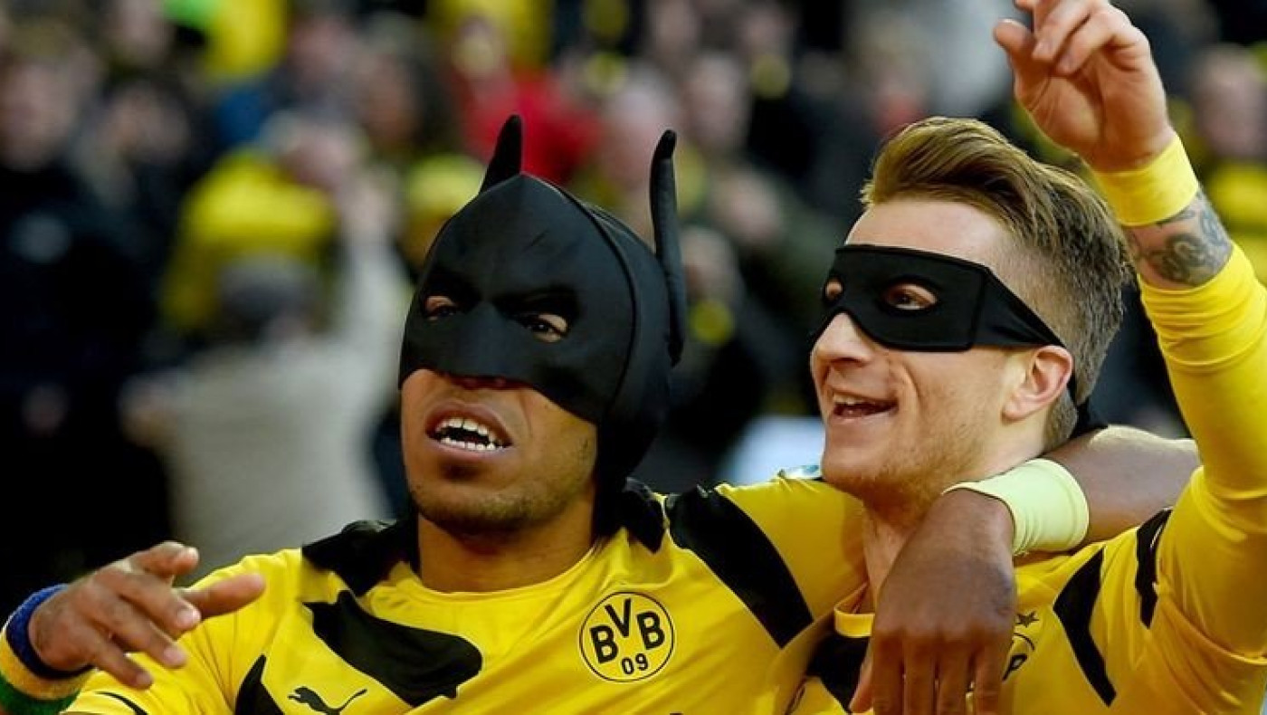 Ο Ομπαμεγιάνκ δίνει την απάντηση του για τον επικό πανηγυρισμό αλά Μπάτμαν! 