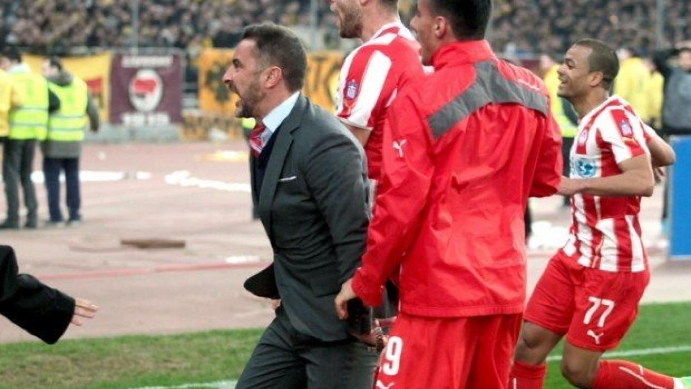 Οπαδός της ΑΕΚ μηνύει Περέιρα, Κασάμι