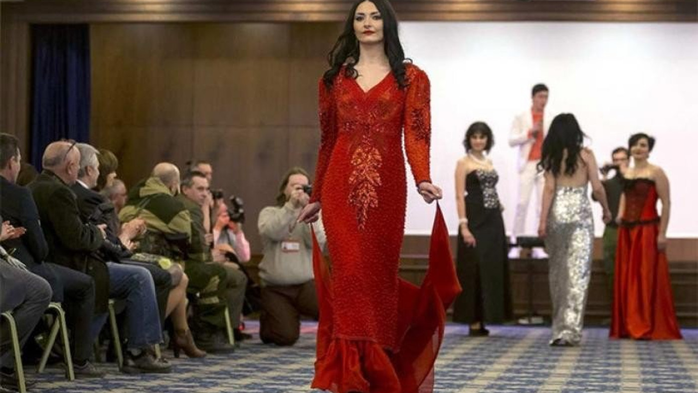 Οι στρατιωτίνες του Ντονιέτσκ έβγαλαν τα χακί και φόρεσαν τουαλέτες (pics)