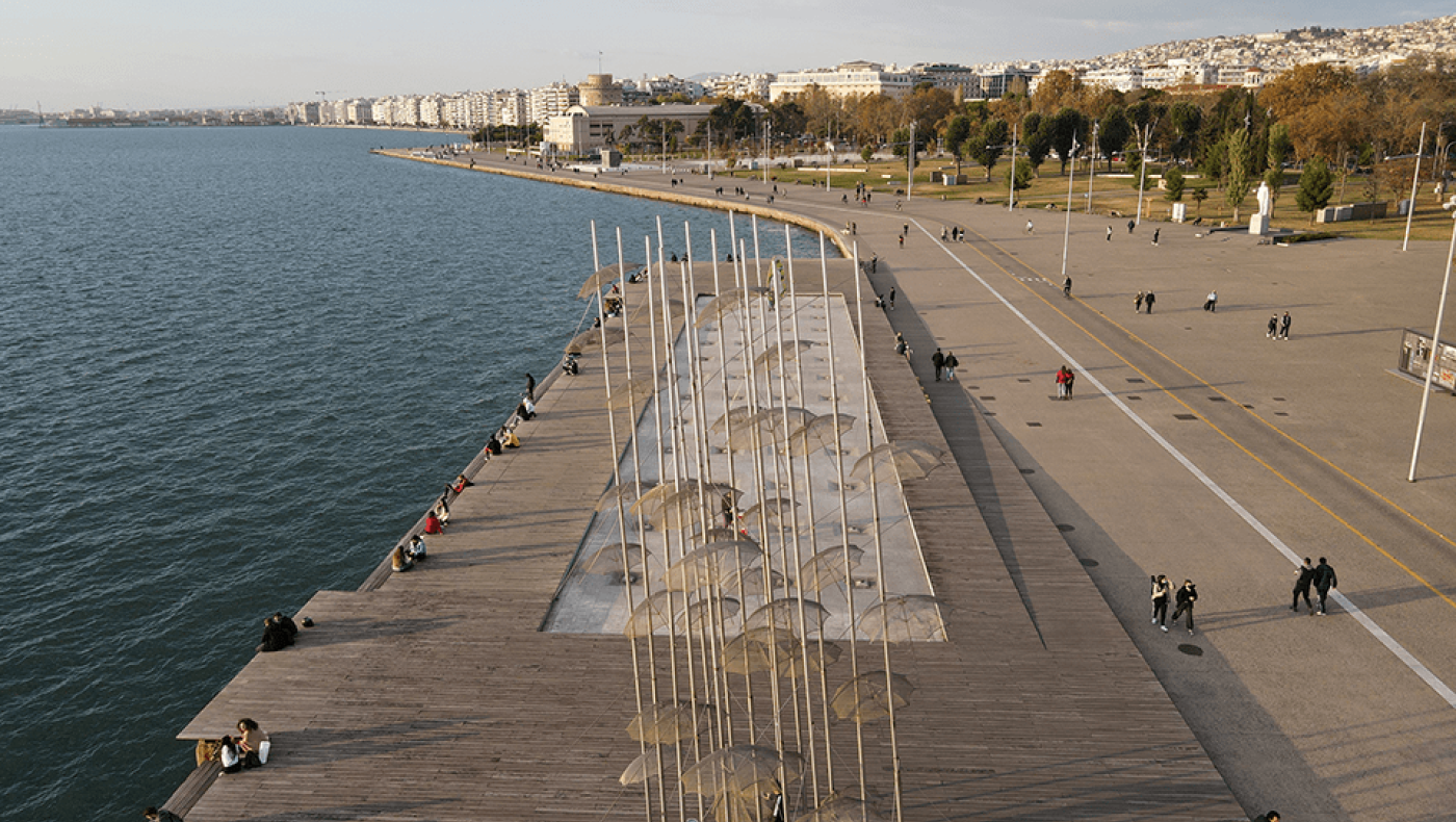 Θεσσαλονίκη: Περισσότερος κόσμος στη Νέα παραλία, έρημο το κέντρο