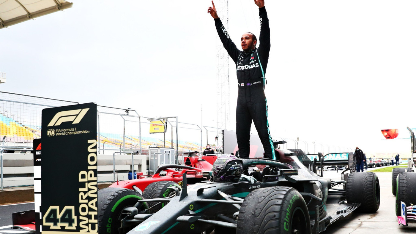 Αποθέωση στον διεθνή Τύπο για Χάμιλτον: «Το στέμμα, Season 7»