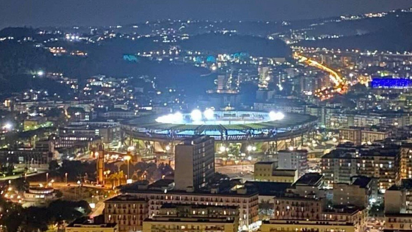 Φωταγωγήθηκε το «Σαν Πάολο» στη μνήμη του Μαραντόνα!