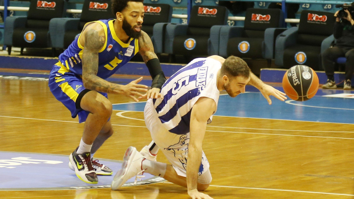 Καρβέλας: «Δεν θα αφήσω κανένα να πειράξει τον Ηρακλή»