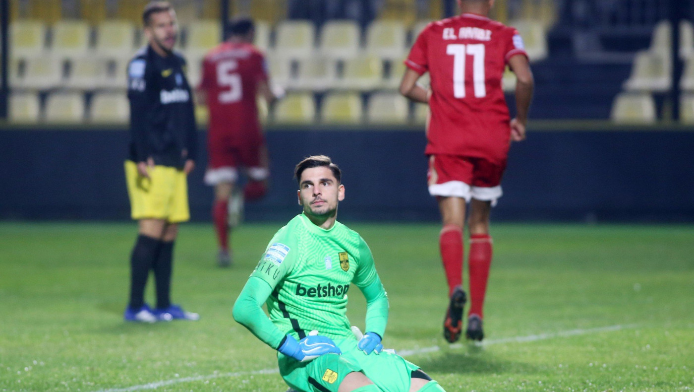 Κακός ο Άρης, άγχωσε τον Ολυμπιακό μόνο στο τέλος