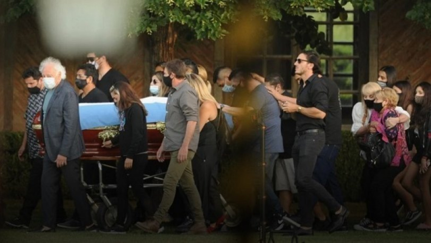 Ολοκληρώθηκε η κηδεία του Ντιέγκο Μαραντόνα, κλαίει η Αργεντινή