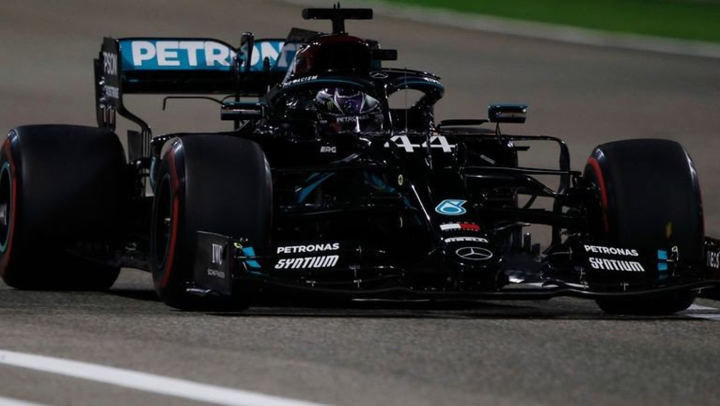 Pole στο Μπαχρέιν για τον Χάμιλτον