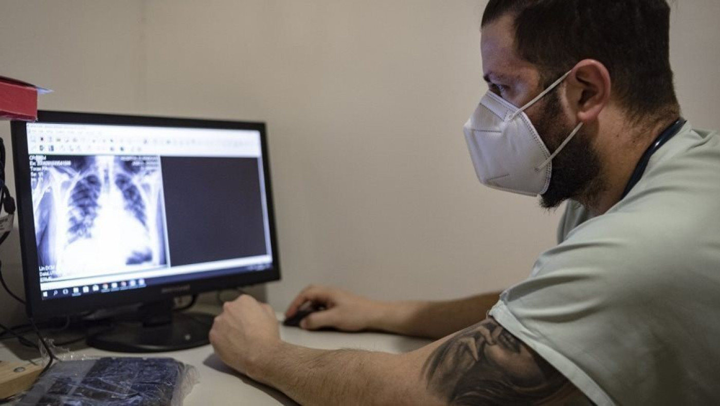 ΗΠΑ: Έλληνας επιστήμονας ανιχνεύει τον κορωνοϊό με... ακτινογραφία