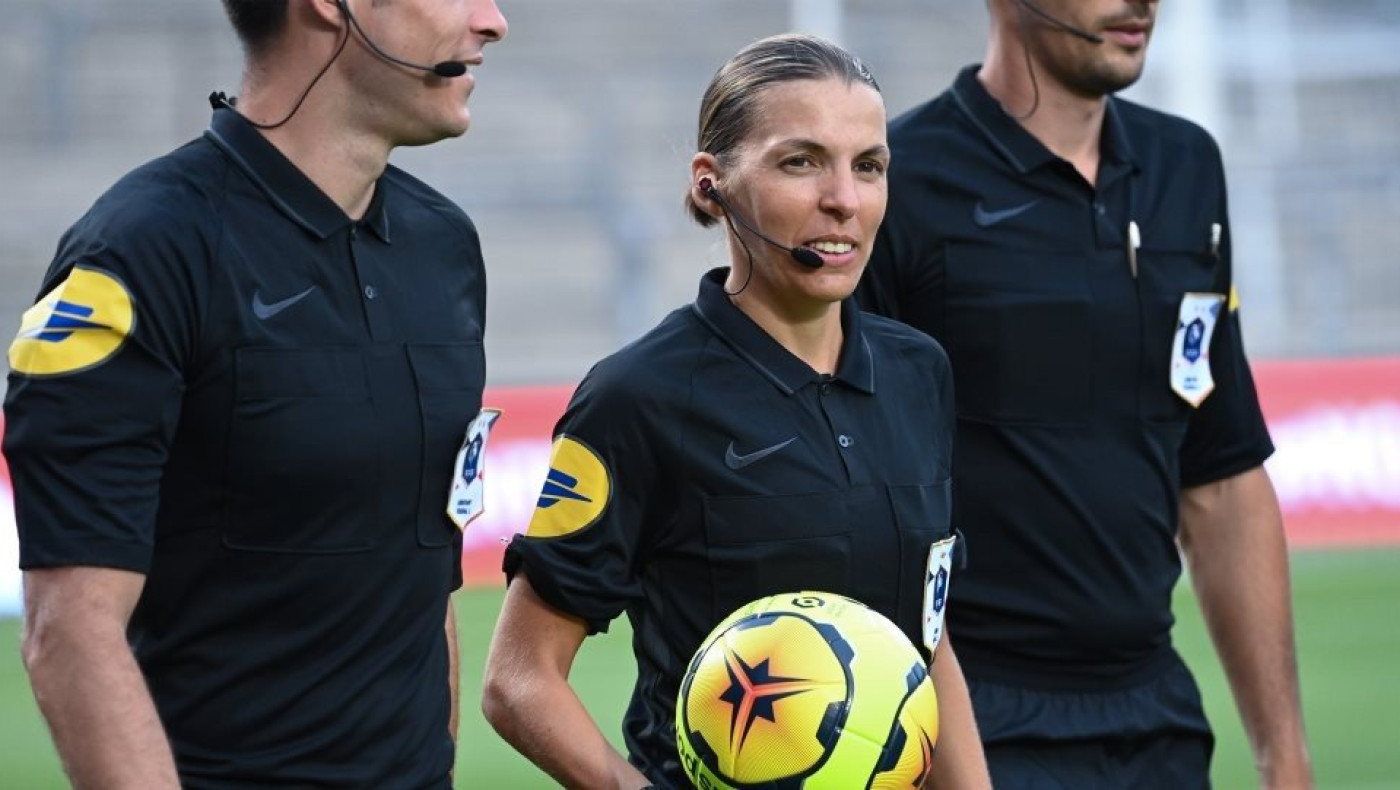 Στεφανί Φραπάρ: Η πρώτη γυναίκα διαιτητής στο Champions League
