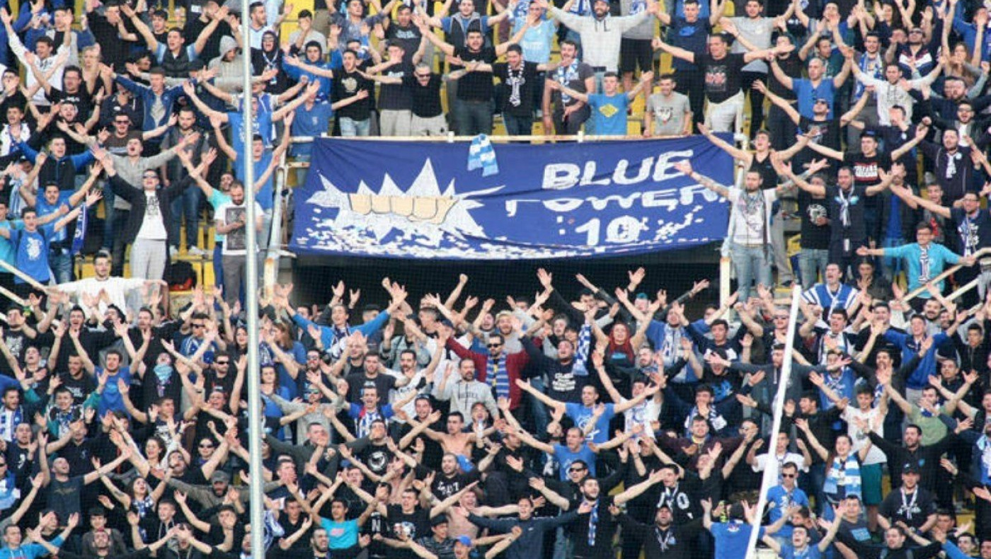 Τρέλα για τον Ηρακλή: Πυρσοί και... φωνή για τα γενέθλιά του (vid)