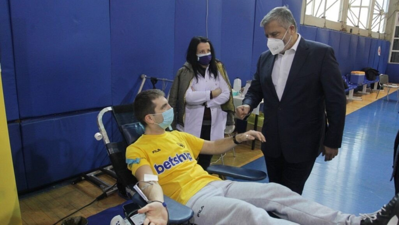 Περιφερειάρχης Αττικής: Με θετικό δείγμα συνέχισε να... κυκλοφορεί