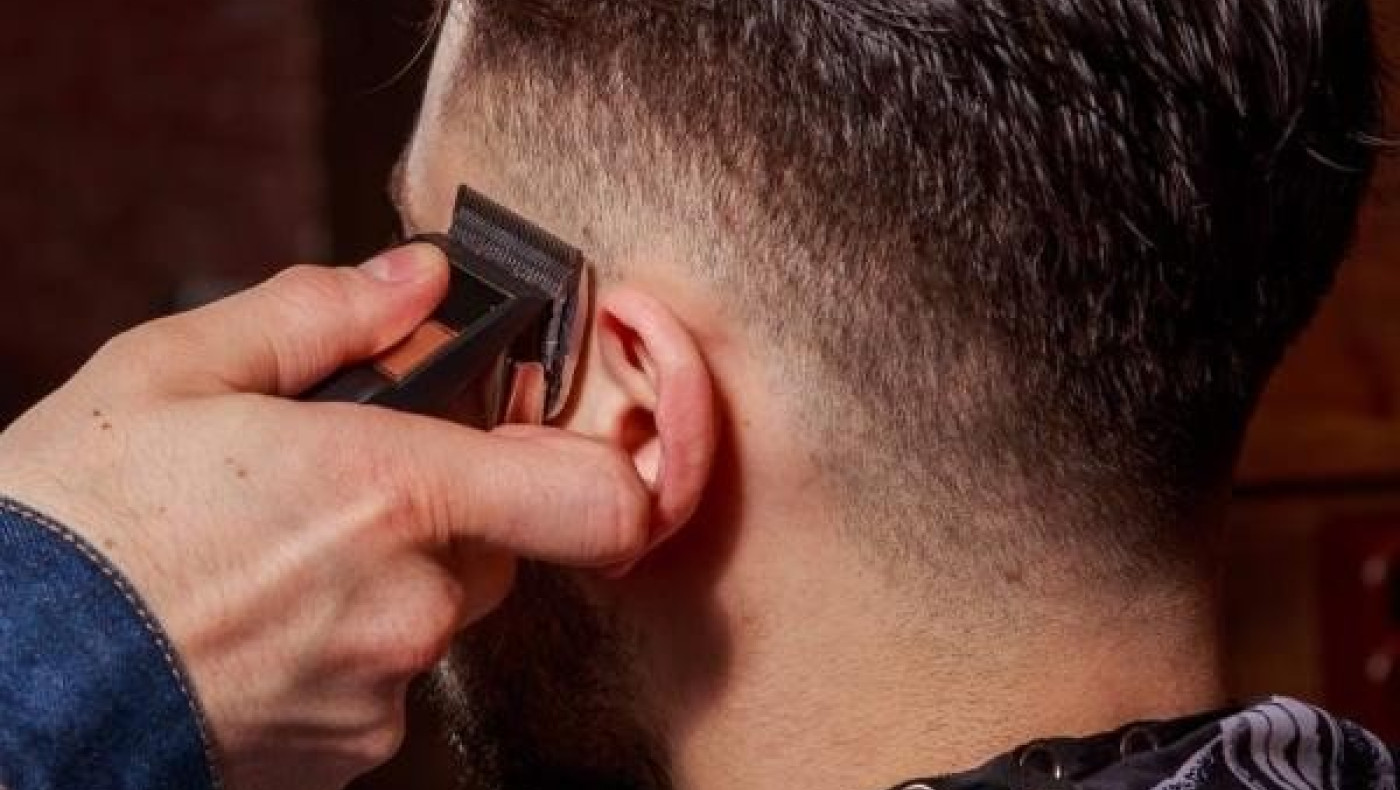 Θεσσαλονίκη: Κομμωτές κουρεύουν κατ' οίκον -Τι καταγγέλει ο πρόεδρός τους