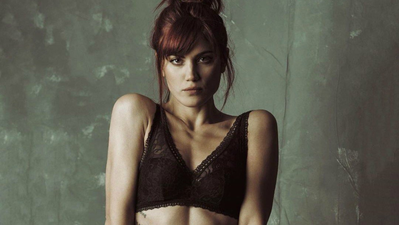 Η Συνατσάκη κατακεραυνώνει τον αστυνομικό που κατέστρεψε την ανθοδέσμη για τον Γρηγορόπουλο