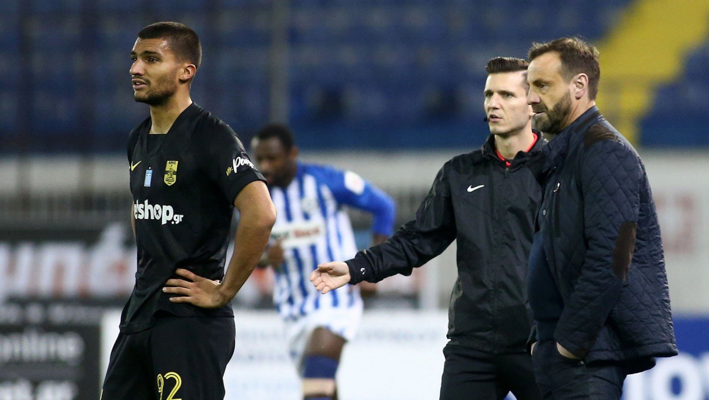 Ο τρελαμένος Ροζ στα αποδυτήρια για την κόκκινη και τα περσινά προηγούμενα με Ευαγγέλου