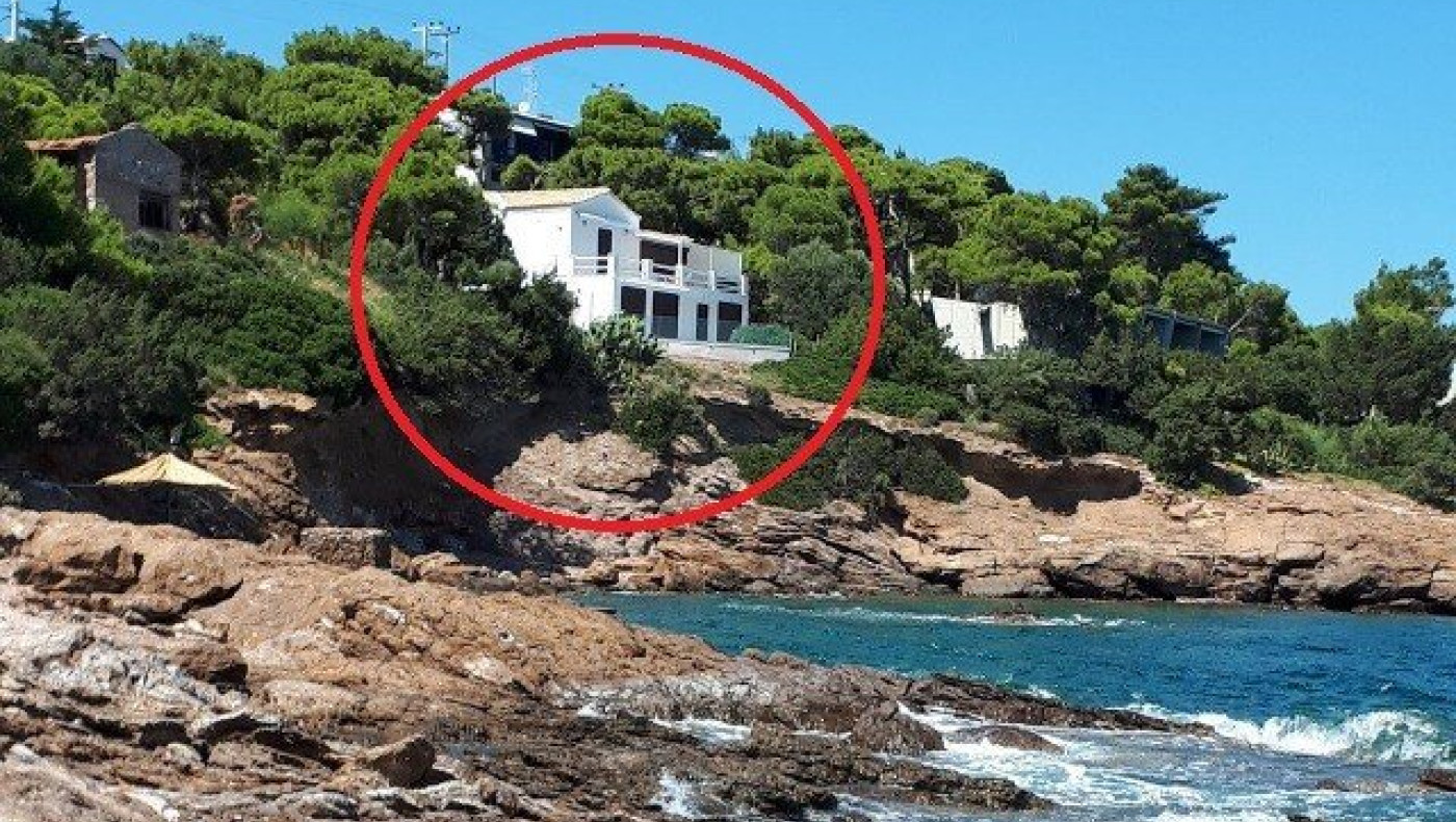 Στα άκρα η κόντρα ΝΔ-ΣΥΡΙΖΑ για το εξοχικό Τσίπρα στο Σούνιο