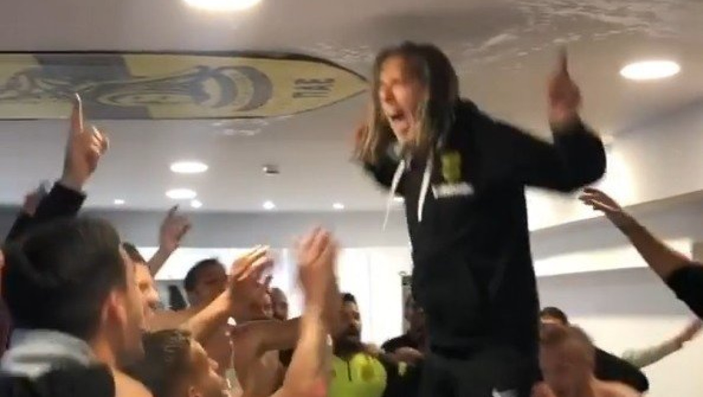 Τρελό πανηγύρι στα αποδυτήρια του Άρη, μεθύσι για τη νίκη επί του ΠΑΟΚ