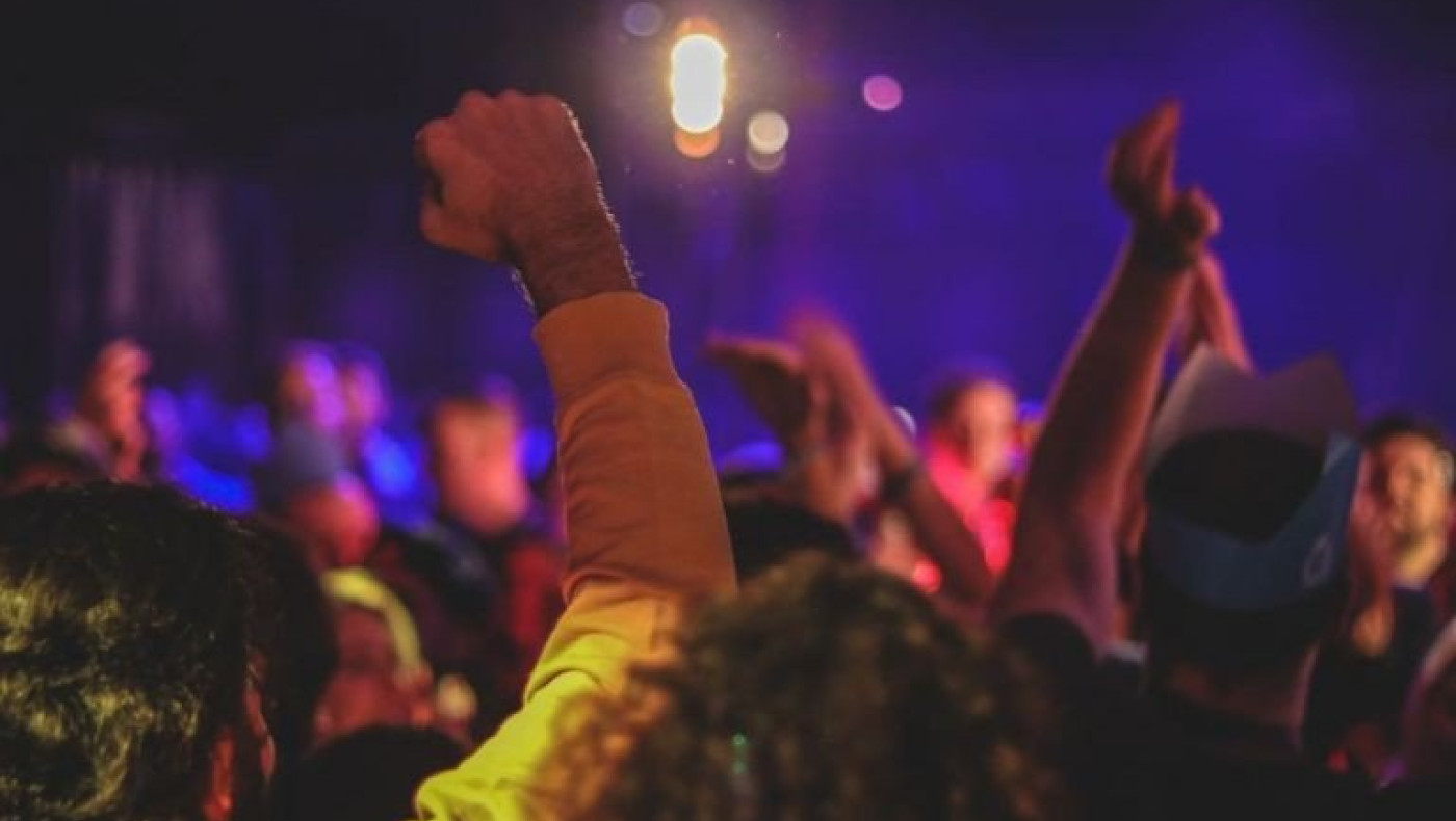 Ετοιμάζουν «κορωνο-πάρτι» για το Πάσχα σε βίλες στη Μύκονο