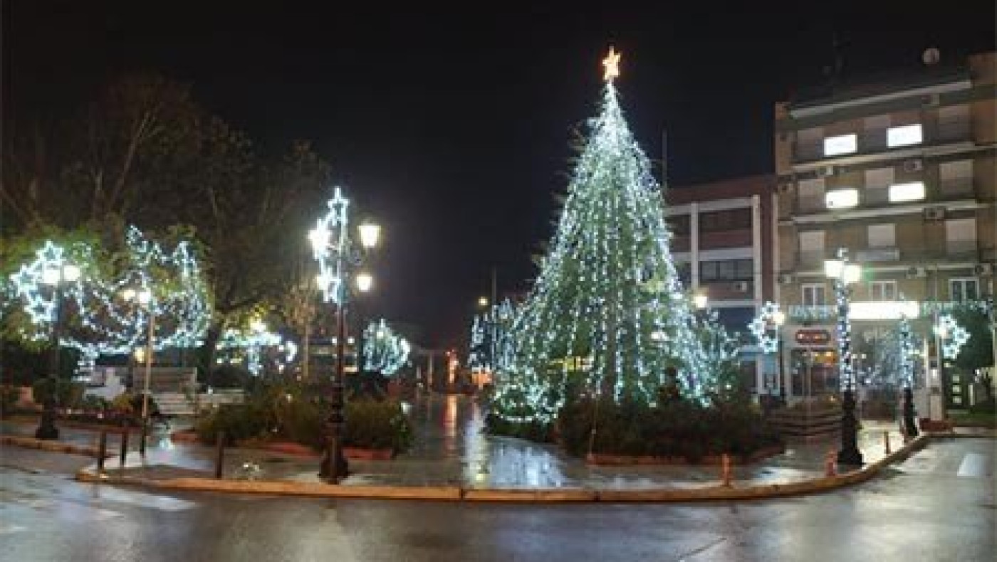 Φόρεσε...τα γιορτινά του ο δήμος Λαγκαδά