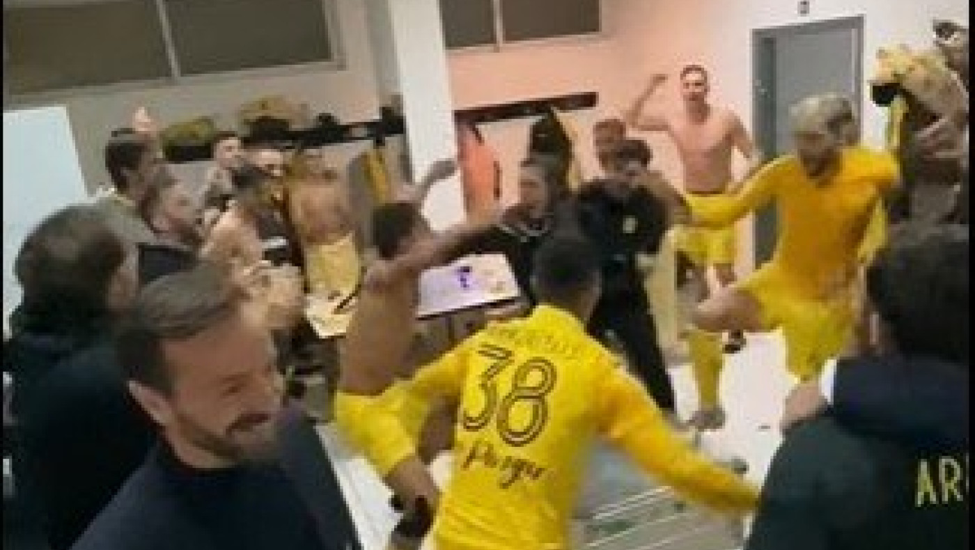 Σε... έκσταση ο Άρης: «Λα λα λα, δεν είμαι καλά!»