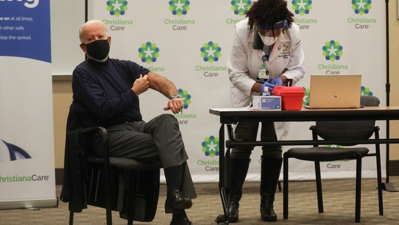 Κορωνοϊός: Ο Μπάιντεν έκανε το εμβόλιο σε ζωντανή σύνδεση!