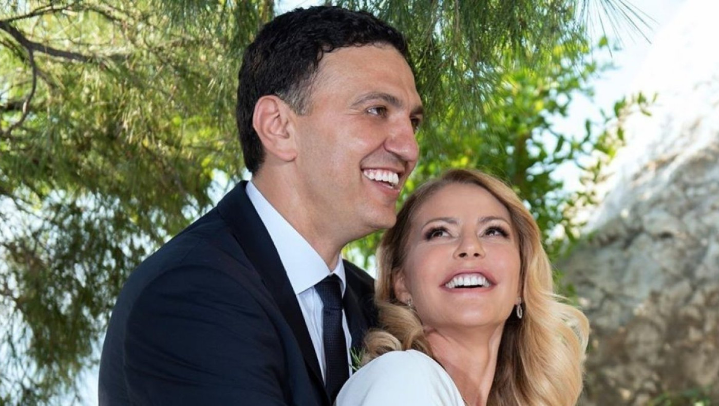 Πατέρας έγινε ο Βασίλης Κικίλιας- Η Τζένη Μπαλατσινού γέννησε ένα υγιέστατο αγοράκι