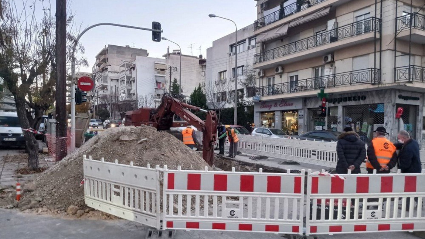 Θεσσαλονίκη: Κλείνουν την θεόρατη τρύπα στην Εθν. Αντιστάσεως