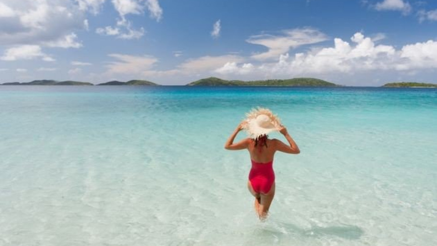 Σάλος στις ΗΠΑ: Η γυναίκα που αγωνίζεται για κλειστά σχολεία κάνει διακοπές στην Καραϊβική