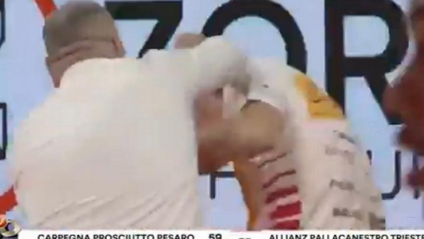 Εκτός εαυτού ο Ρέπεσα: Σήκωσε χέρι σε παίκτη του!